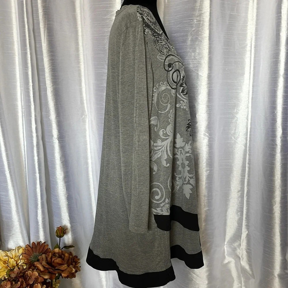 Catherines Women’s 1X 3/4 Sleeve Gray Embellished Stretch Floral Tunic - Picture 2 of 8
